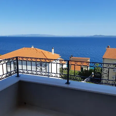 Lizzi. * 特罗吉尔