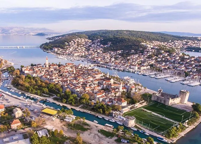 Lizzi. * Τρογκίρ