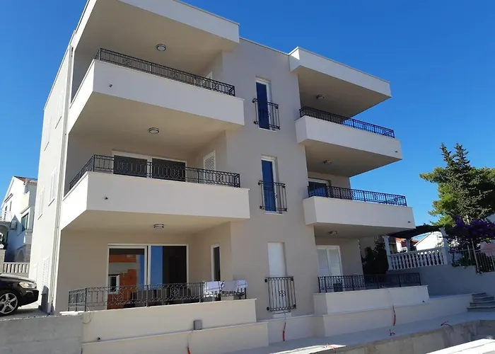 Lizzi. Τρογκίρ