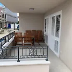 Lizzi. * Τρογκίρ