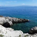 Lizzi. * Τρογκίρ